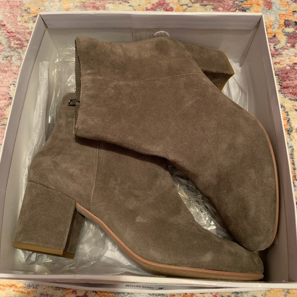 Steve Madden grey suede ankle  booties/boots